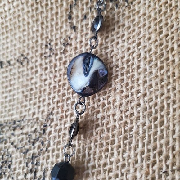 Woman's Mother of Pearl and Glass Necklace Long - Picture 3 of 7